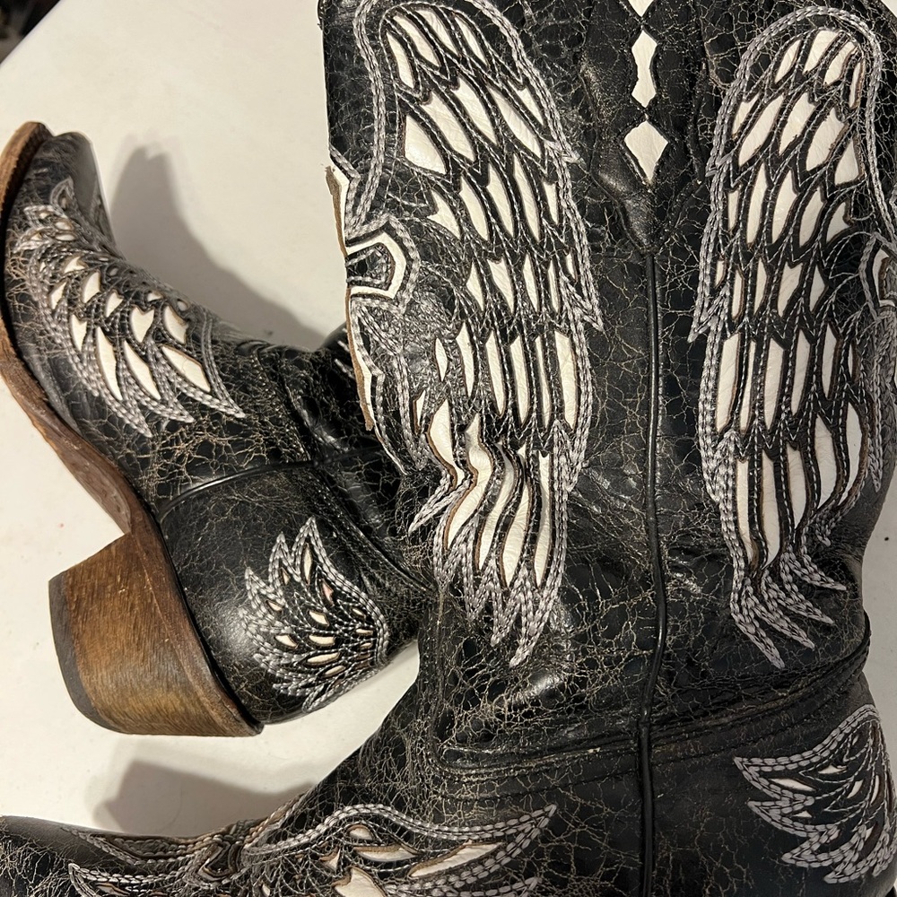 Corral Vintage-the OG of sexy women’s boots! Goes w/ANYTHING!👢💅🏻🔥Must haves!